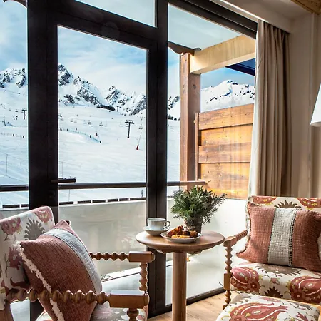 Отель Alpes Du Pralong 5*